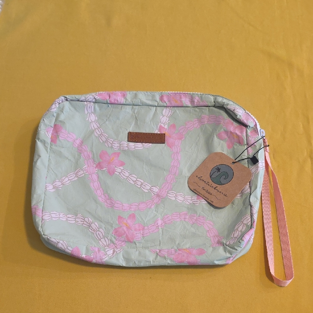 New With Tags - Pikake Lei Clutch Bag From Adventure Hawai'i